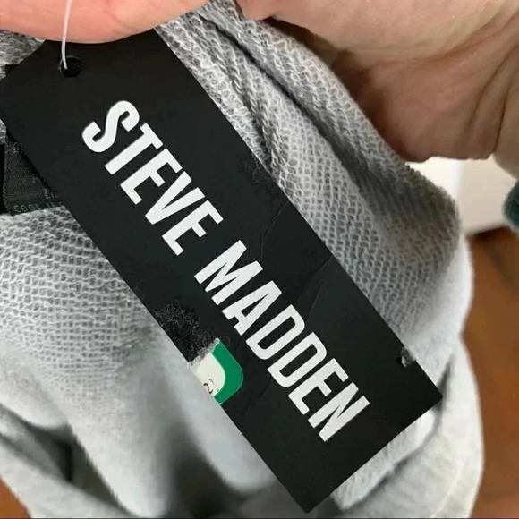 New Steve Madden poncho size one size fits most gray pullover with pockets - Picture 8 of 10